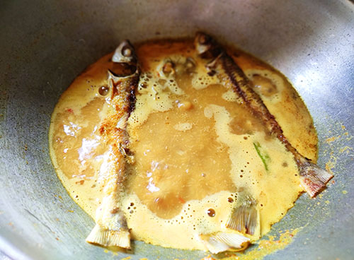 How to prepare Bengali Fish Curry Recipe, Charapona Jhol - FoodBreeze
