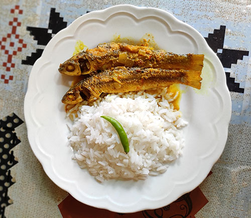 How to prepare Bengali Fish Curry Recipe, Charapona Jhol - FoodBreeze